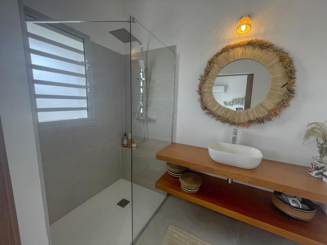 23.Location villa piscine vue mer Saint François Guadeloupe_Chambre 1